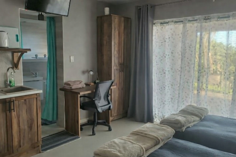 To Let 1 Bedroom Property for Rent in Cove Rock Eastern Cape
